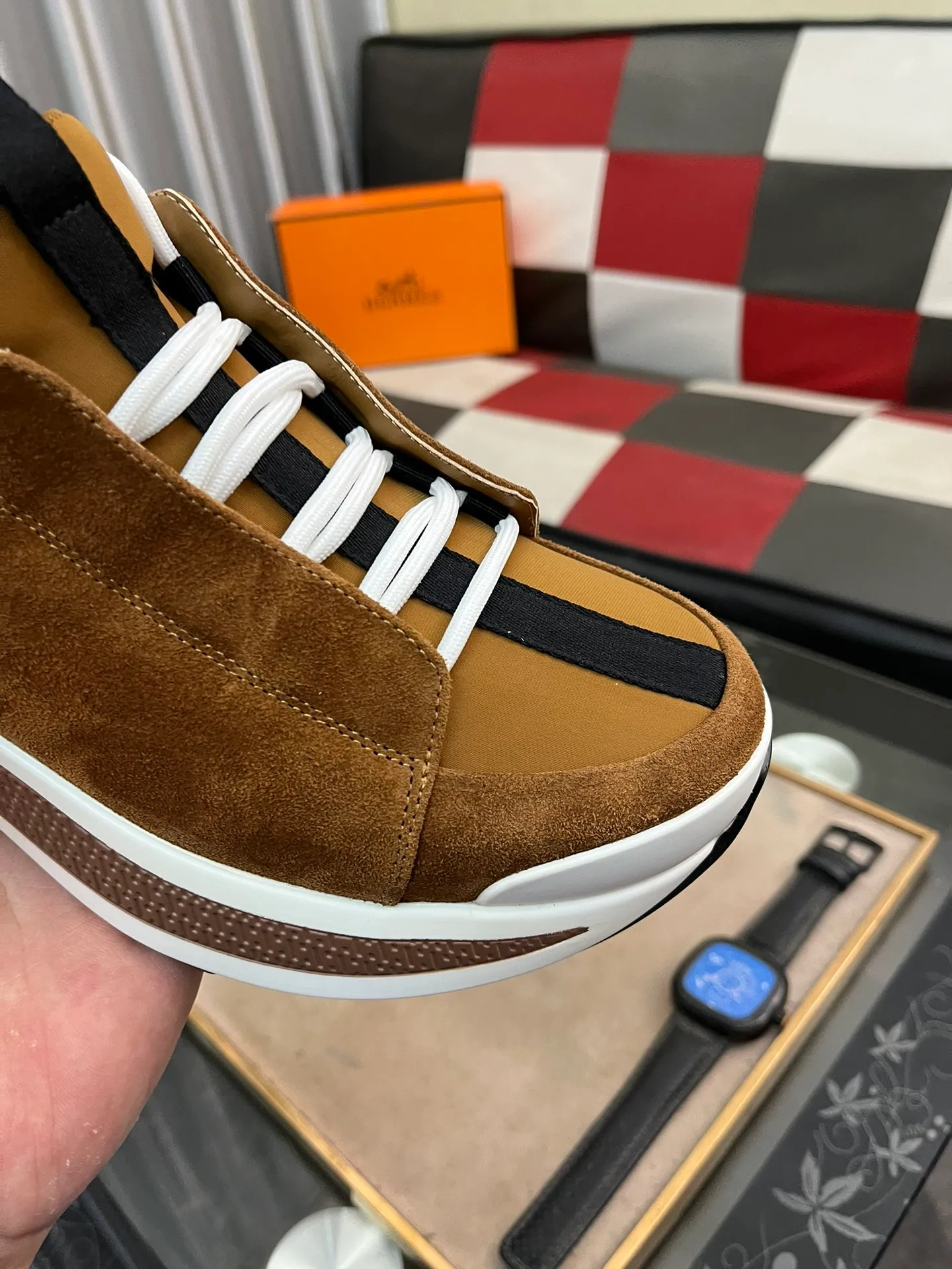 Men's shoes 💰: 560⌚️⌚️[Hermes] New sports shoes Hermès are the most comfortable shoes, no one else⃣️, they are very light on the feet and very good-looking, you will not feel tired when you go shopping and running around 👍 Very light and comfortable, extremely light, perfect for both sports and leisure! It’s up to you to choose, there’s always what you want~ Comes with a full set of packaging gift bags and invoices ✔️Fabric: imported first-layer cowhide ✔️Inner lining: breathable mesh ✔️Outsole: genuine leather bottom ✔️Size: Men 38-44 (45 custom-made) 5️⃣colors available